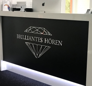 Brillinates Hören   →